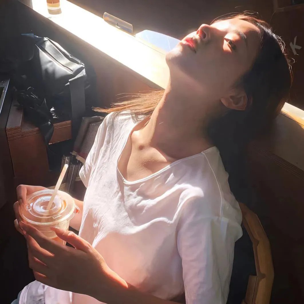 阳光下的影子